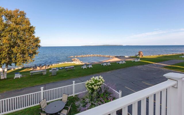 Baymont by Wyndham St. Ignace Lakefront