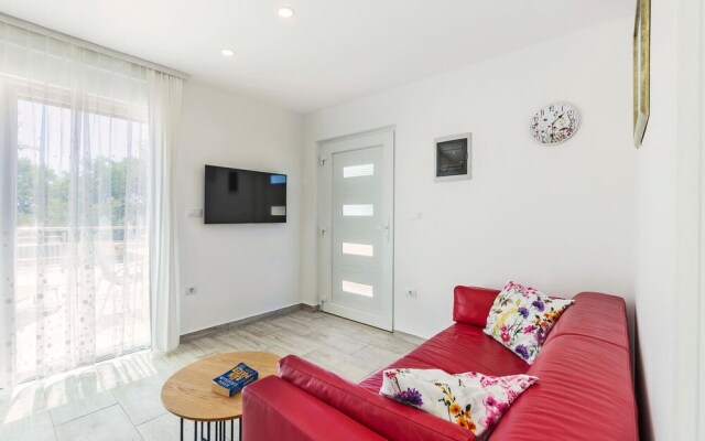 Awesome Home in Peroj With Wifi and 2 Bedrooms