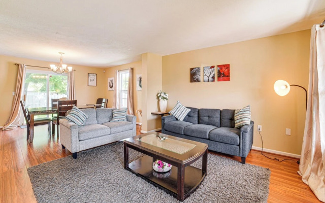 Spacious Champaign Home By University Of Illinois!