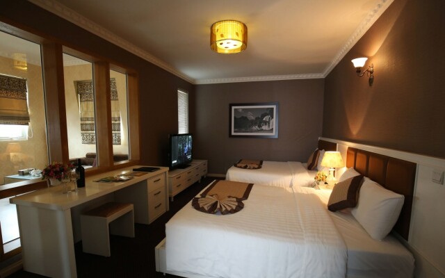 Cherry Hotel I