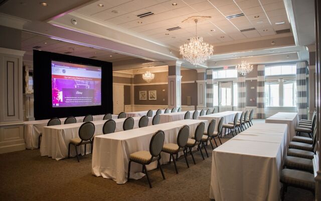 Carriage House Hotel