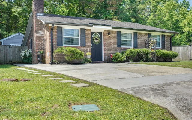 Cozy Goose Creek Escape w/ Patio & Grill