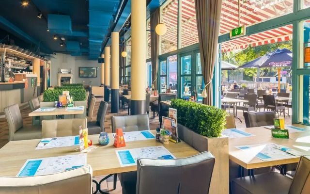 Moder Chalet With a Dishwasher, Behind the Dunes