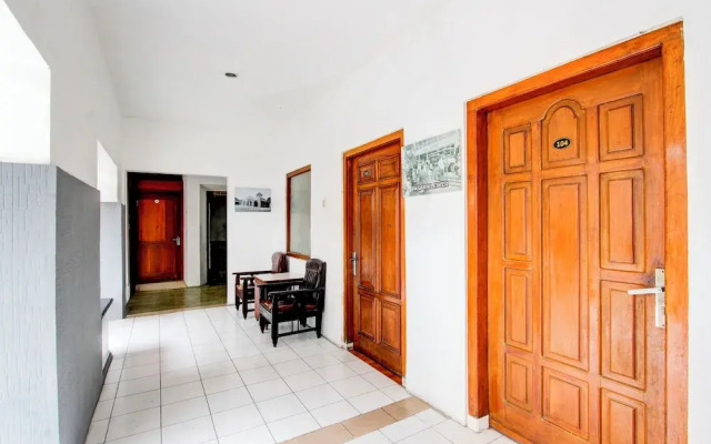 Collection O Jalan Slamet Riyadi Near Kampung Batik Kauman Formerly Hotel Grand Kota