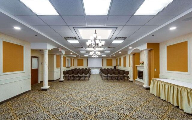 Monte Carlo Inn Barrie Suites