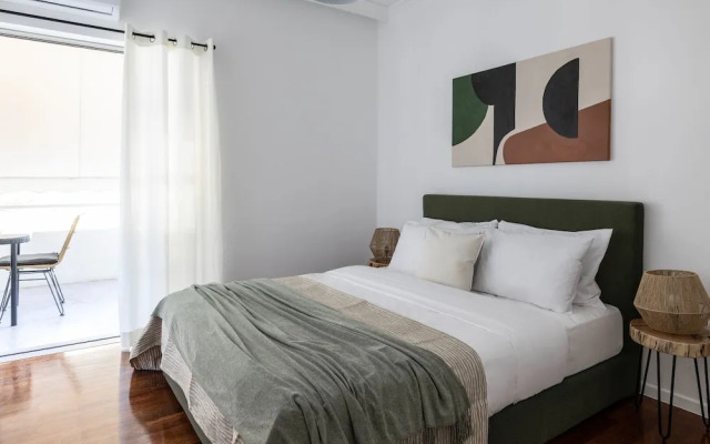 Stylish 1BR Retreat Near Alimos Beach Tram