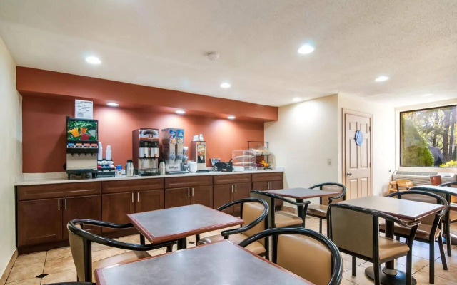 Red Carpet Inn - Newark Airport