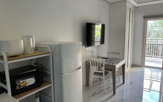 OYUSTAY Clark condo near airport casino