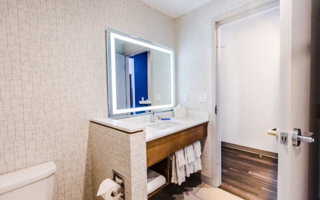 Holiday Inn Express & Suites West Edmonton - Mall Area by IHG