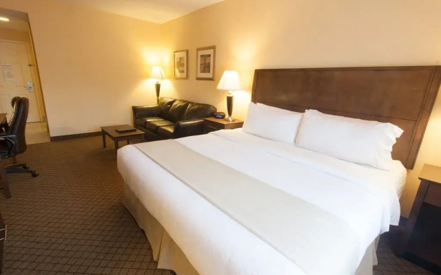 Delta Hotels by Marriott Huntington Mall