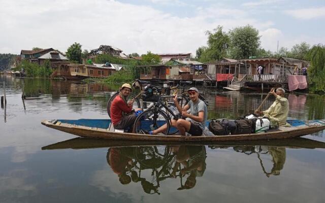 Houseboat Pride of India