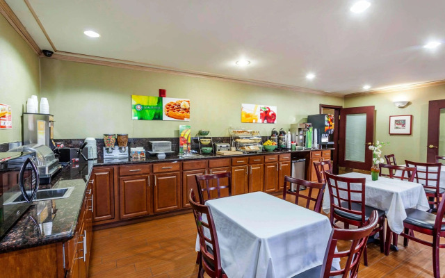 Quality Inn Near Seattle Premium Outlets Arlington