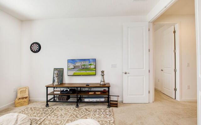 3910 Oakville Avenue