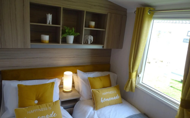 Luxury Hot Tub Retreat Caravan At Tattersall