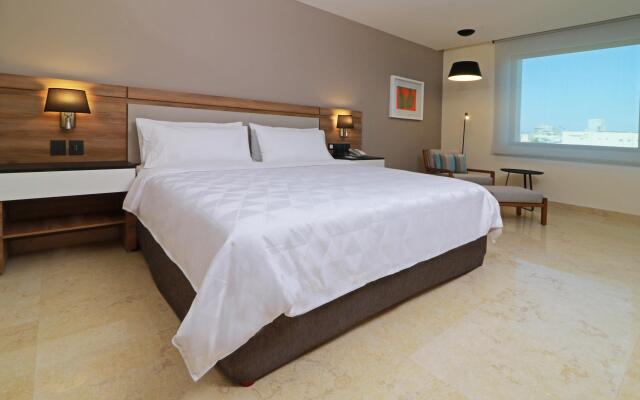 Holiday Inn & Suites Puerto Vallarta Marina & Golf by IHG