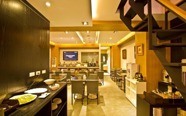 Newful Hotel