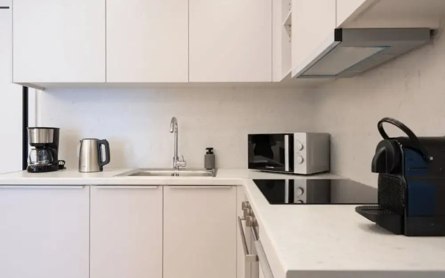 Newly Renovated 2Bdr Apt-5min to metro