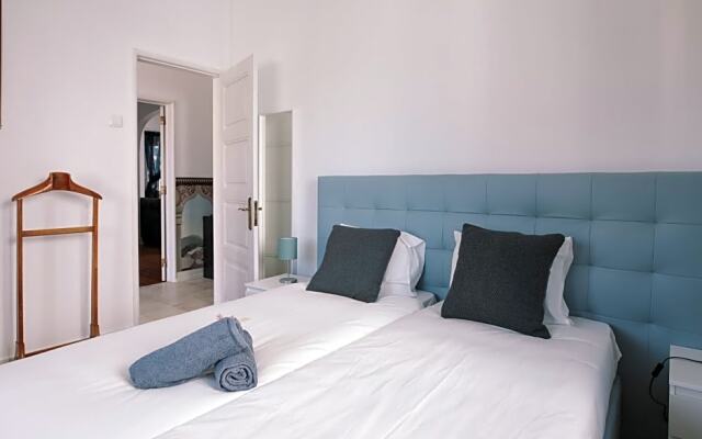 CC Bay House & Hostel