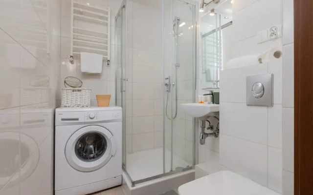 Malczewskiego Apartment by Renters