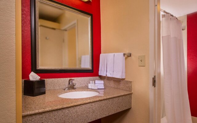 Courtyard by Marriott Hampton