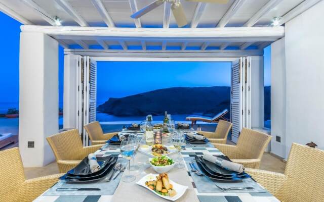 Inviting 8-bed Villa in Ermoupoli - Villa Blueros