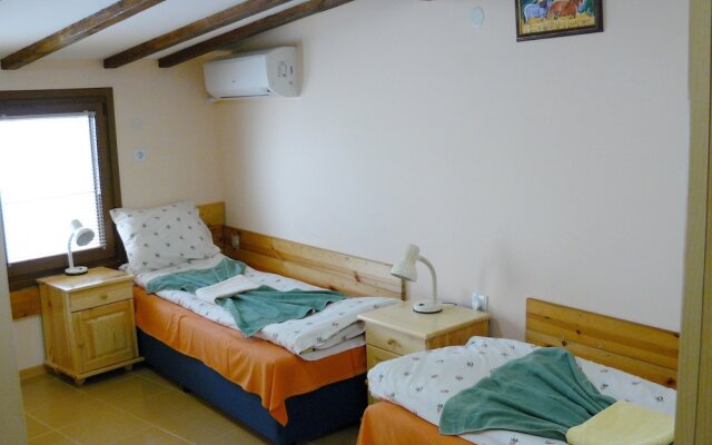 Hotel Varusha