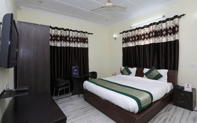 OYO 11606 Hotel K R Group