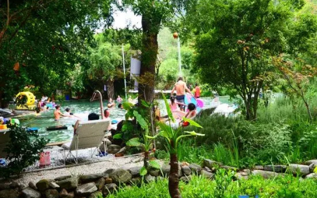 Putuoquan Hot Spring Resort