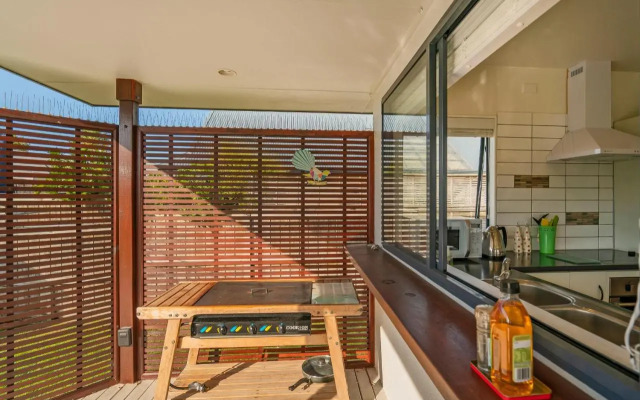 Sunlight Bach - Whitianga Holiday Home