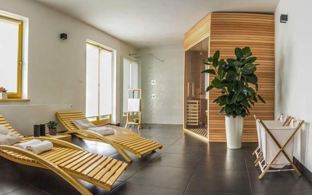 Secluded Holiday Home with Hot Tub in Kozji Vrh