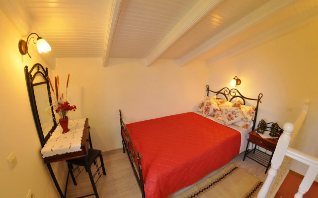 Mazis Apartments
