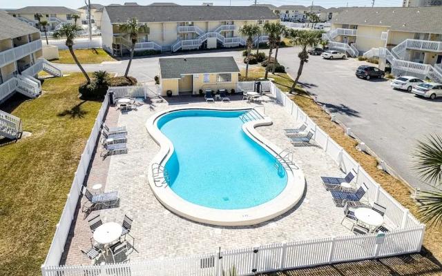 8226 is an upstairs pet friendly studio located in Sandpiper Cove by RedAwning
