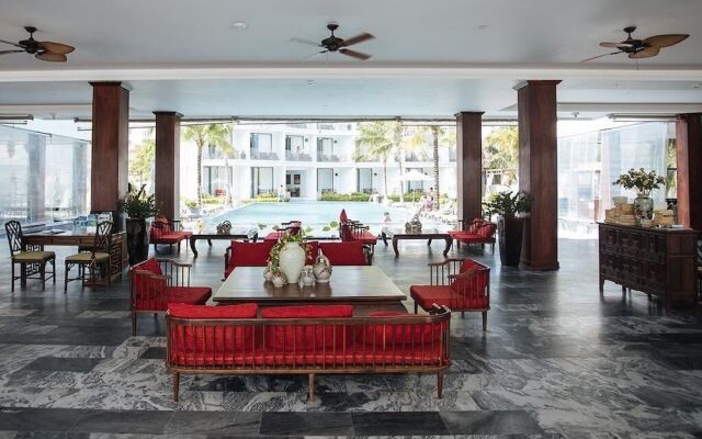Palmy Beach Club Resort