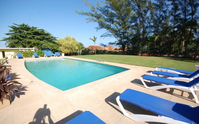 Miramar Villas, 6br by Jamaican Treasures