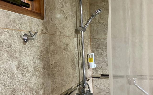 Maidith White Cove Hotel