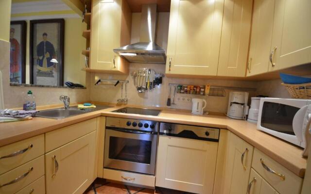 Eck-Reethaus-Sturmhaube