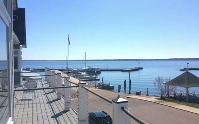 Pier Plaza Lodging