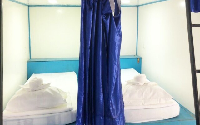 SPOT ON 90112 Semporna Bee Hive - Hostel