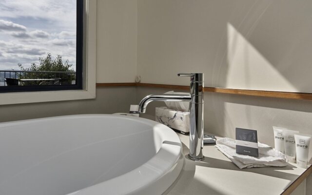 River Vineyard Retreat