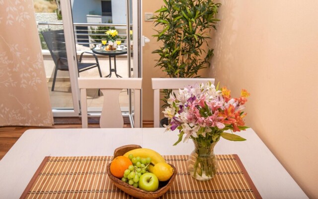 Amazing Apartment in Podstrana With 2 Bedrooms and Wifi