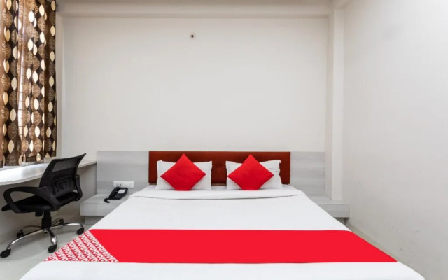 OYO 18692 Jmc Star Inn