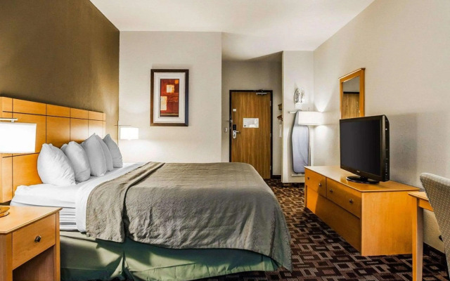 Quality Inn & Suites Des Moines Airport
