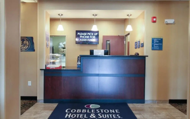 Cobblestone Hotel & Suites – Devils Lake