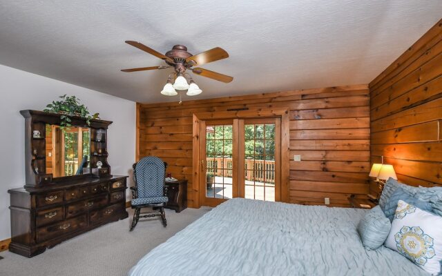 Rock Lodge Cabin 4 Bedroom House