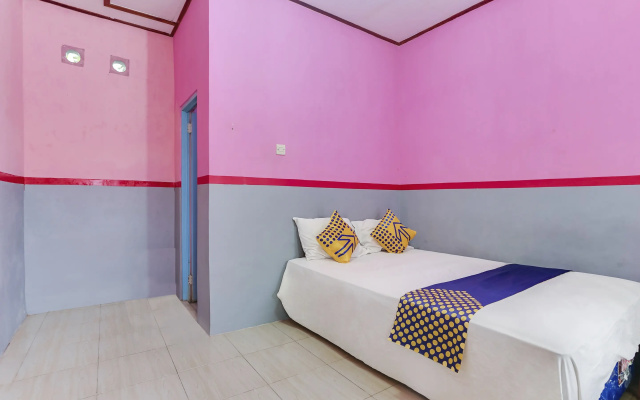 Ijen Traveller Homestay by ZUZU