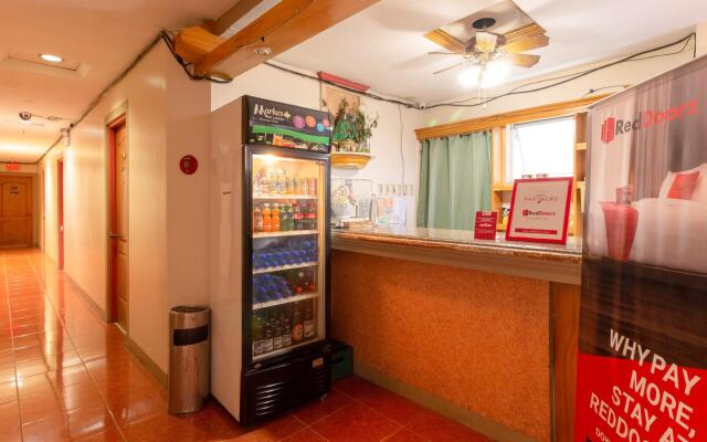 RedDoorz @ Paterno Street Tacloban