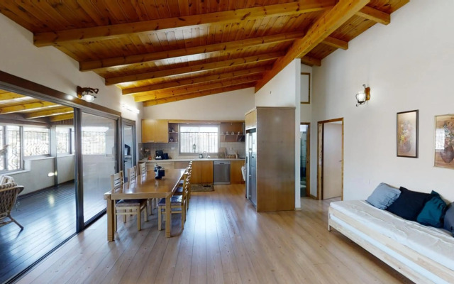 Cozy Wood Apartment With Great View to Nazareth