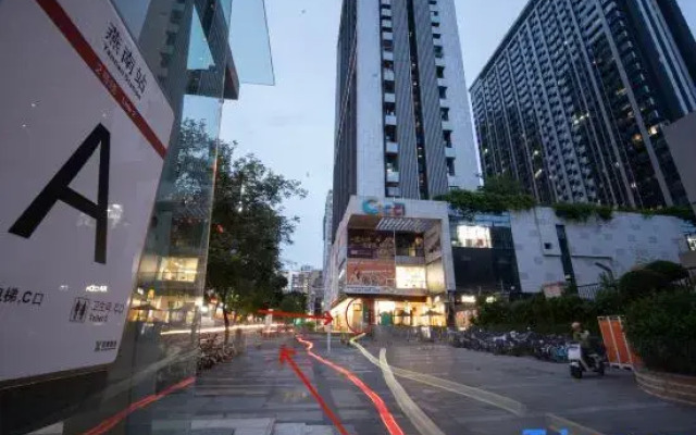 Time ONE International Apartment (Shenzhen Huaqiangbei Branch)