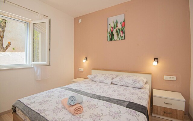 Beautiful Home in Grebastica With 4 Bedrooms and Wifi