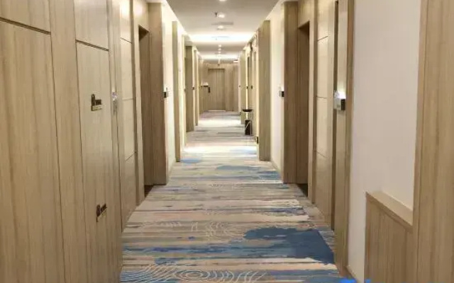 LiJin Holiday Hotel